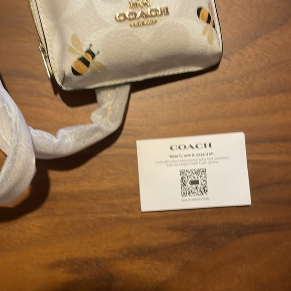🐝 Coach Phone Crossbody In Signature Canvas With Bee Print - Picture 10 of 10